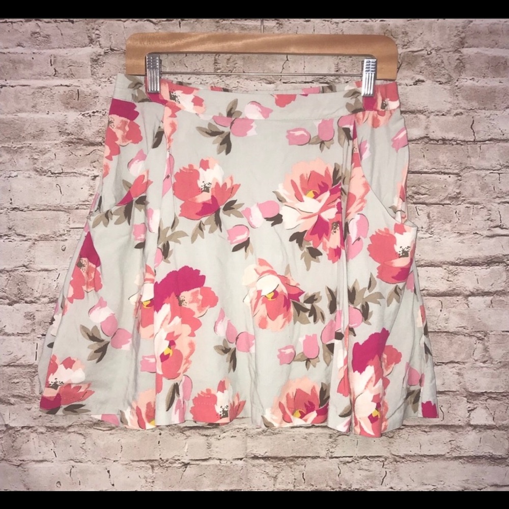 Old Navy floral print skirt 🌸